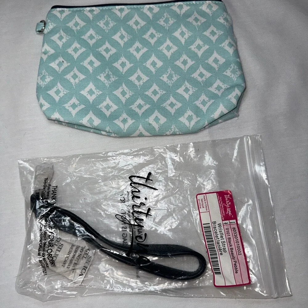 NWOT Thirty-One Wristlet Zip Pouch Light Blue Geometric Pattern